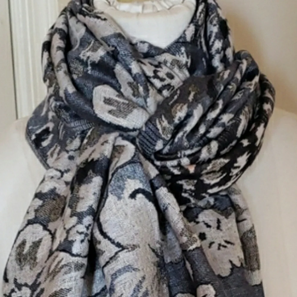 Reversible Silk Pashmina Scarf Wrap – Black Tan Cream Gray Floral